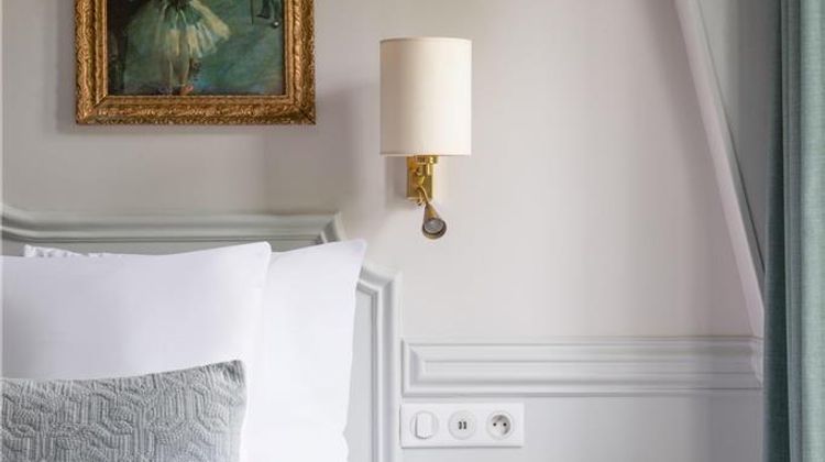 De La Porte Doree Room