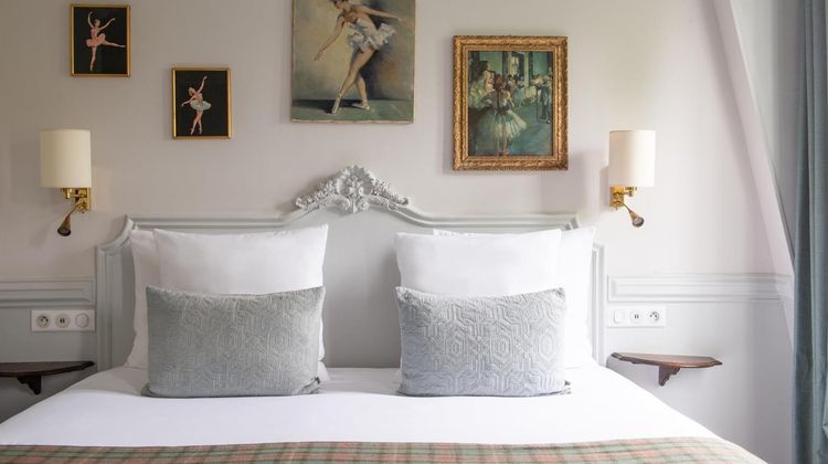 De La Porte Doree Room