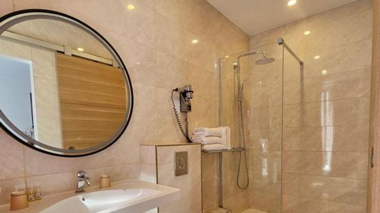 <b>Hotel le Twelve Room</b>. Images powered by <a href="https://iceportal.shijigroup.com/" title="IcePortal" target="_blank">IcePortal</a>.