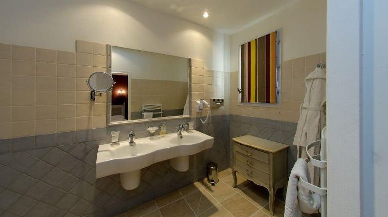 <b>Auberge Du Manet Room</b>. Images powered by <a href="https://iceportal.shijigroup.com/" title="IcePortal" target="_blank">IcePortal</a>.