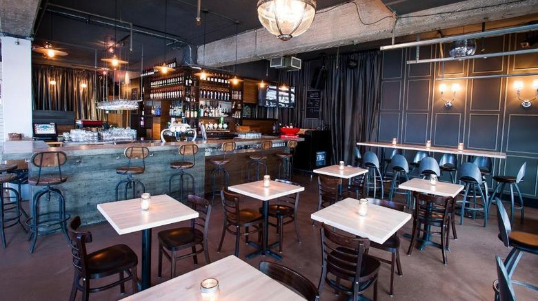 <b>Deville Center Hotel Restaurant</b>. Images powered by <a href="https://iceportal.shijigroup.com/" title="IcePortal" target="_blank">IcePortal</a>.