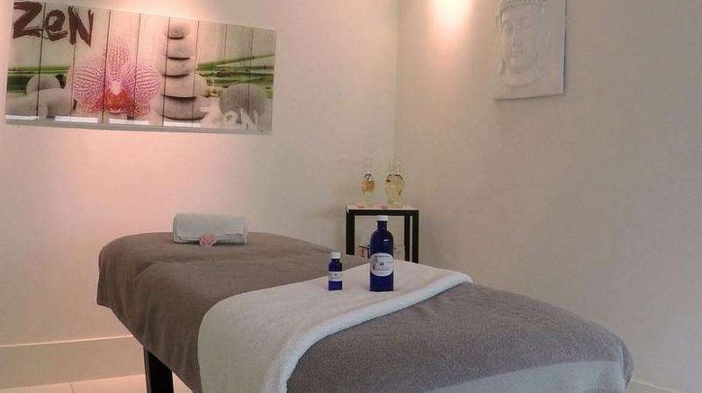 <b>Le Cesar Hotel Spa</b>. Images powered by <a href="https://iceportal.shijigroup.com/" title="IcePortal" target="_blank">IcePortal</a>.