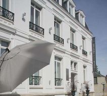 Le Cesar Hotel Exterior