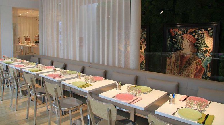 <b>Le Cesar Hotel Restaurant</b>. Images powered by <a href="https://iceportal.shijigroup.com/" title="IcePortal" target="_blank">IcePortal</a>.