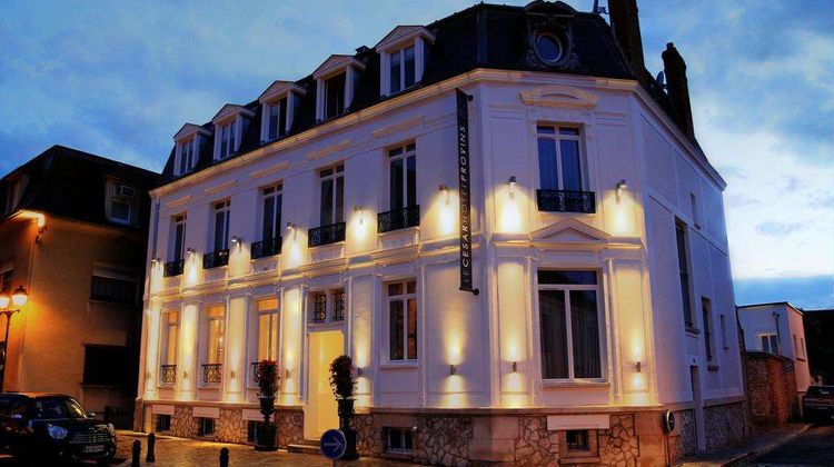 Le Cesar Hotel Exterior