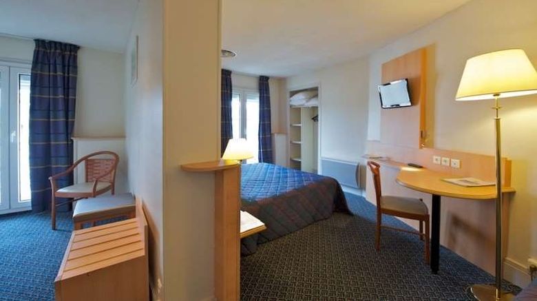 <b>Hotel Le Bourbon Room</b>. Images powered by <a href="https://iceportal.shijigroup.com/" title="IcePortal" target="_blank">IcePortal</a>.