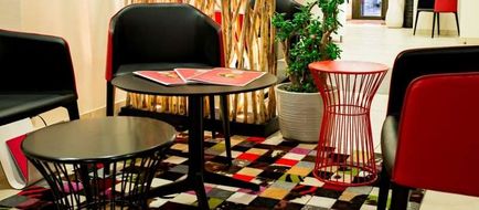 Hotel Le Pere Leon Lobby