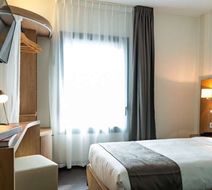 Hotel Le Pere Leon Room