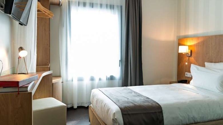 <b>Hotel Le Pere Leon Room</b>. Images powered by <a href="https://iceportal.shijigroup.com/" title="IcePortal" target="_blank">IcePortal</a>.