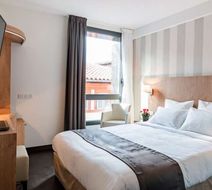 Hotel Le Pere Leon Room
