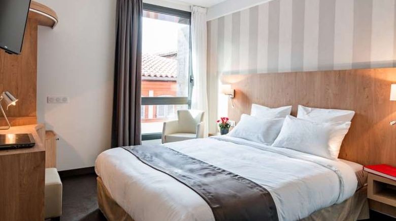 <b>Hotel Le Pere Leon Room</b>. Images powered by <a href="https://iceportal.shijigroup.com/" title="IcePortal" target="_blank">IcePortal</a>.