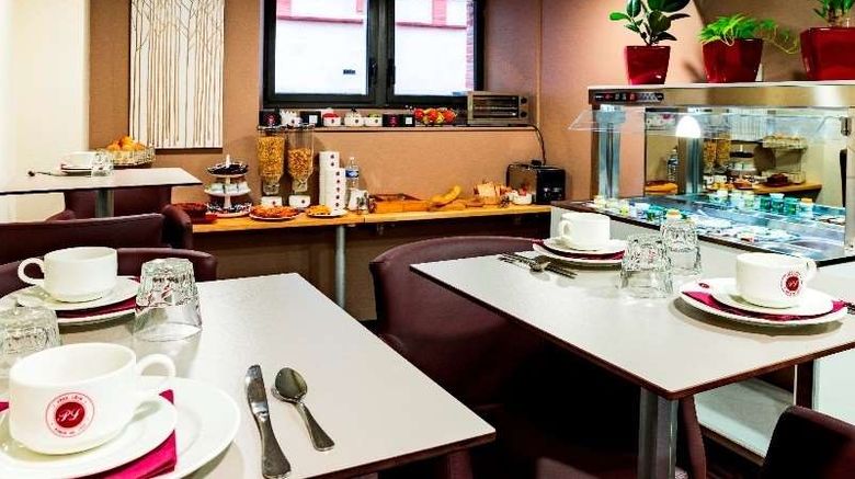 <b>Hotel Le Pere Leon Restaurant</b>. Images powered by <a href="https://iceportal.shijigroup.com/" title="IcePortal" target="_blank">IcePortal</a>.