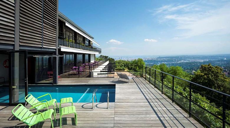 <b>L'Ermitage Hotel Cuisine-a-manger Pool</b>. Images powered by <a href="https://iceportal.shijigroup.com/" title="IcePortal" target="_blank">IcePortal</a>.