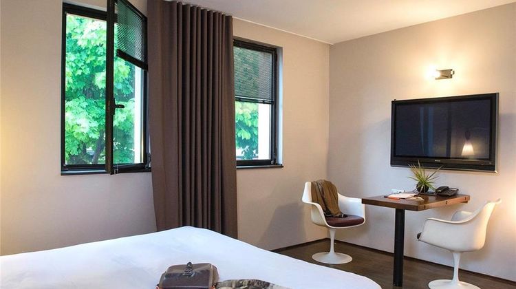 L'Ermitage Hotel Cuisine-a-manger Room