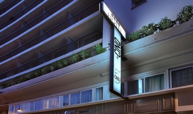 Le CINQ Exterior