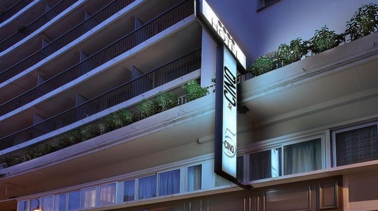 Le CINQ Exterior