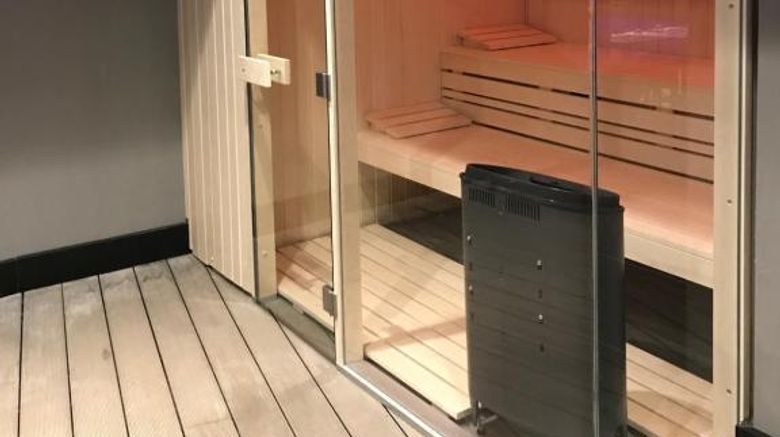 <b>Le CINQ Spa</b>. Images powered by <a href="https://iceportal.shijigroup.com/" title="IcePortal" target="_blank">IcePortal</a>.