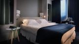 Le CINQ Room