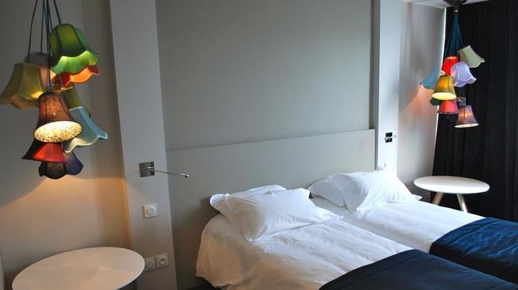 Le CINQ Room