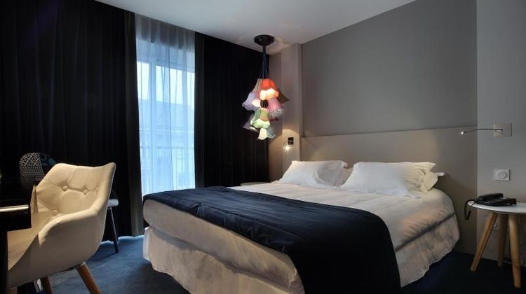 Le CINQ Room