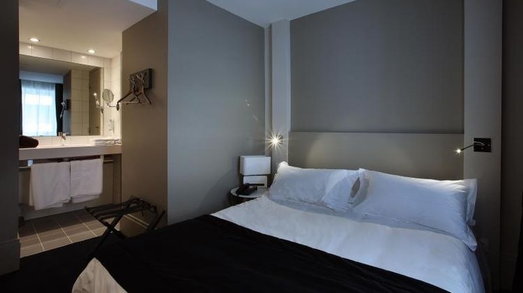 Le CINQ Room