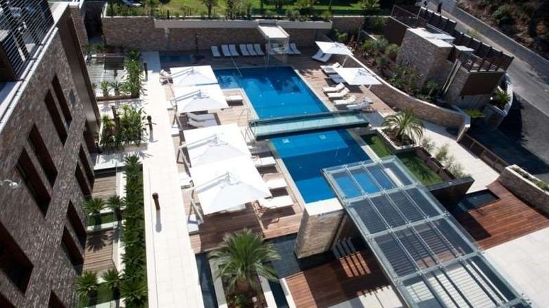 <b>Hostellerie La Farandole Pool</b>. Images powered by <a href="https://iceportal.shijigroup.com/" title="IcePortal" target="_blank">IcePortal</a>.