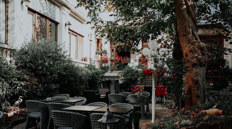 Crystal Hotel Exterior