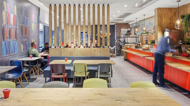 <b>Ibis Saint Germain en Laye Centre Restaurant</b>. Images powered by <a href="https://iceportal.shijigroup.com/" title="IcePortal" target="_blank">IcePortal</a>.