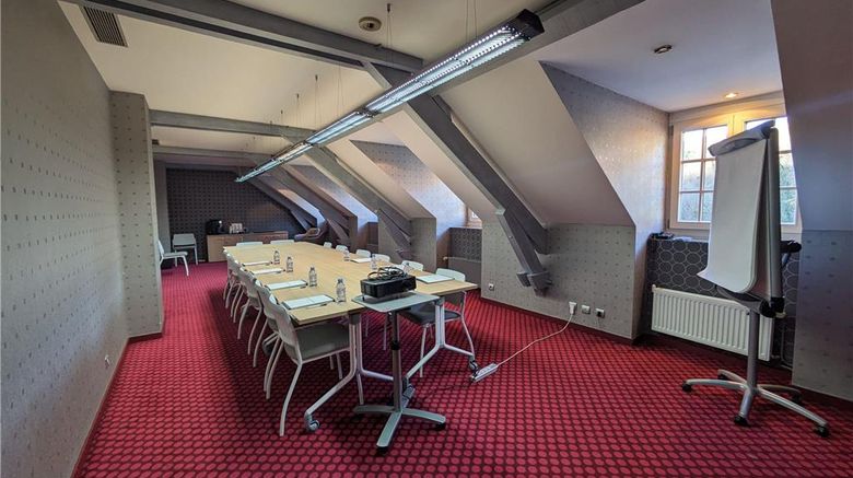 <b>Le Grand Hotel d'Uriage Meeting</b>. Images powered by <a href="https://iceportal.shijigroup.com/" title="IcePortal" target="_blank">IcePortal</a>.
