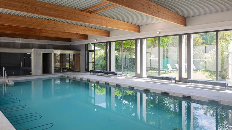 <b>Le Grand Hotel d'Uriage Pool</b>. Images powered by <a href="https://iceportal.shijigroup.com/" title="IcePortal" target="_blank">IcePortal</a>.