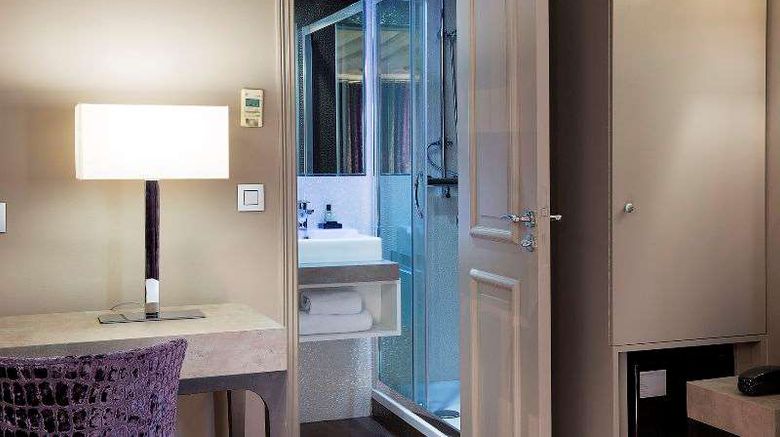 <b>Hotel Jacques de Molay Paris Room</b>. Images powered by <a href="https://iceportal.shijigroup.com/" title="IcePortal" target="_blank">IcePortal</a>.