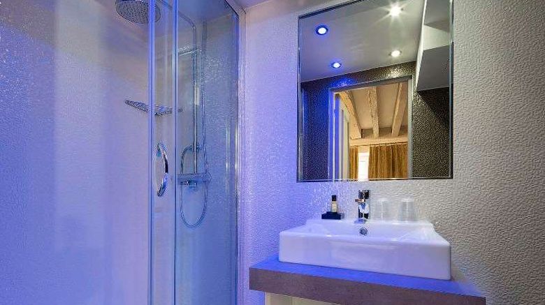 <b>Hotel Jacques de Molay Paris Room</b>. Images powered by <a href="https://iceportal.shijigroup.com/" title="IcePortal" target="_blank">IcePortal</a>.