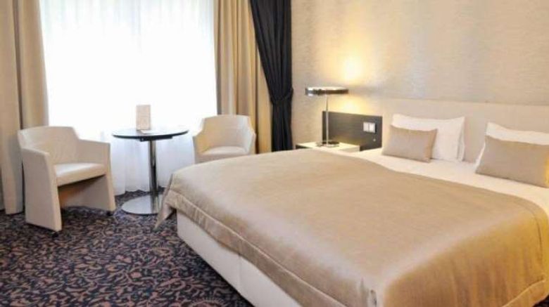 <b>Alvisse Parc Hotel Room</b>. Images powered by <a href="https://iceportal.shijigroup.com/" title="IcePortal" target="_blank">IcePortal</a>.
