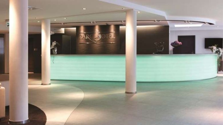 <b>Alvisse Parc Hotel Lobby</b>. Images powered by <a href="https://iceportal.shijigroup.com/" title="IcePortal" target="_blank">IcePortal</a>.