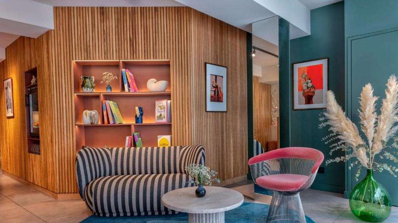 <b>Republik Hotel Lyon Lobby</b>. Images powered by <a href="https://iceportal.shijigroup.com/" title="IcePortal" target="_blank">IcePortal</a>.