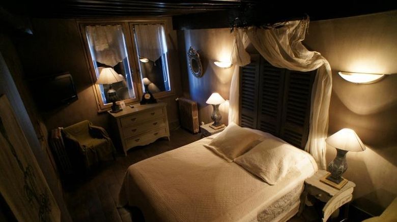 <b>La Tour De Crecy Hotel Room</b>. Images powered by <a href="https://iceportal.shijigroup.com/" title="IcePortal" target="_blank">IcePortal</a>.