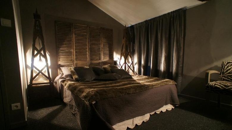 <b>La Tour De Crecy Hotel Room</b>. Images powered by <a href="https://iceportal.shijigroup.com/" title="IcePortal" target="_blank">IcePortal</a>.
