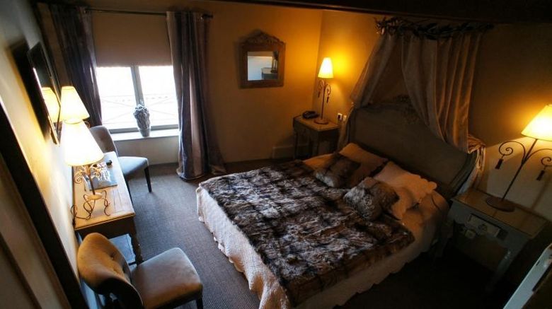 <b>La Tour De Crecy Hotel Room</b>. Images powered by <a href="https://iceportal.shijigroup.com/" title="IcePortal" target="_blank">IcePortal</a>.