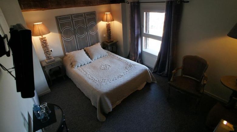 <b>La Tour De Crecy Hotel Room</b>. Images powered by <a href="https://iceportal.shijigroup.com/" title="IcePortal" target="_blank">IcePortal</a>.