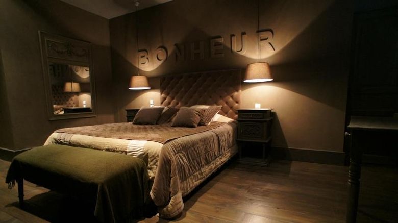 <b>La Tour De Crecy Hotel Room</b>. Images powered by <a href="https://iceportal.shijigroup.com/" title="IcePortal" target="_blank">IcePortal</a>.
