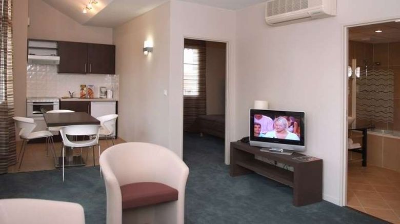 <b>Residence de Diane Room</b>. Images powered by <a href="https://iceportal.shijigroup.com/" title="IcePortal" target="_blank">IcePortal</a>.