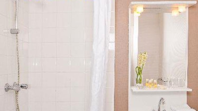 Cerise Lannion Room
