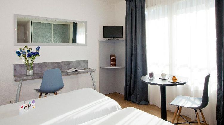 Cerise Lannion Room