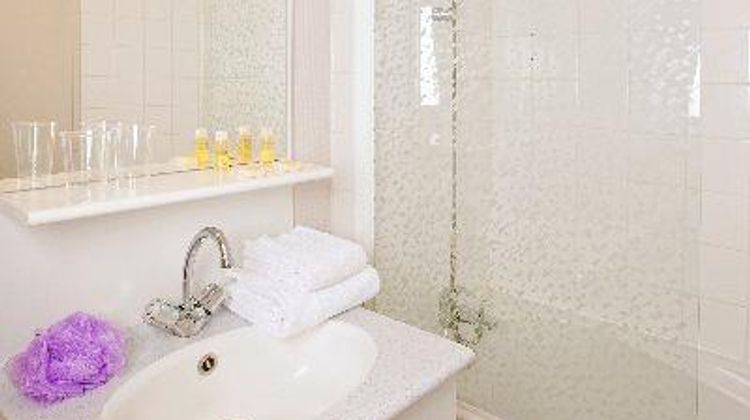 Cerise Lannion Room