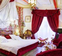 Hotel Renaissance Room