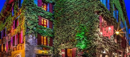 Hotel Renaissance Exterior