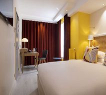 Hotel Elysees 8 Room