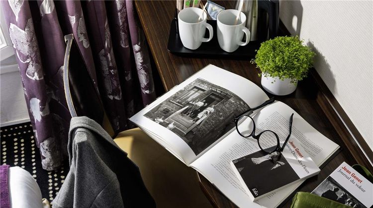 Jacks Hotel Paris Room