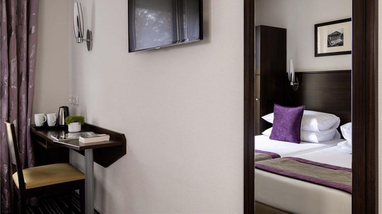 Jacks Hotel Paris Room