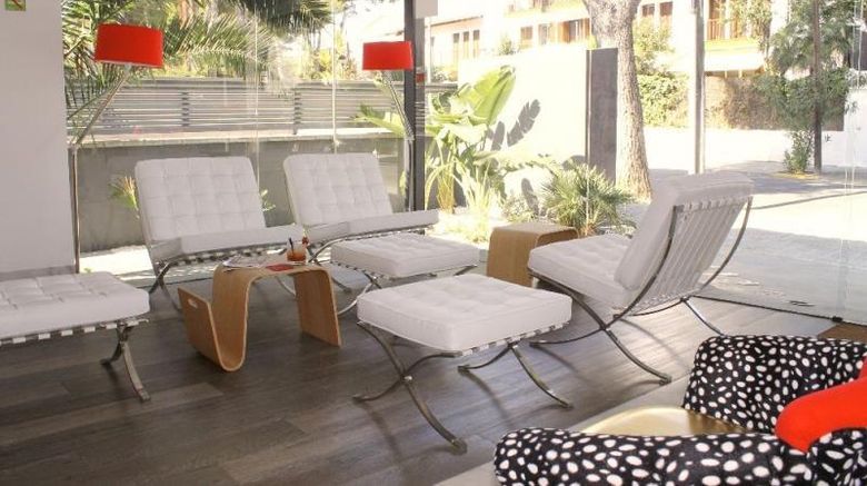 <b>Hotel Sitges Lobby</b>. Images powered by <a href="https://iceportal.shijigroup.com/" title="IcePortal" target="_blank">IcePortal</a>.